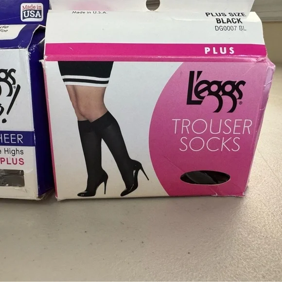 Leggs brand Day Sheer Knee Highs - Nude and black plus size - Picture 2 of 4